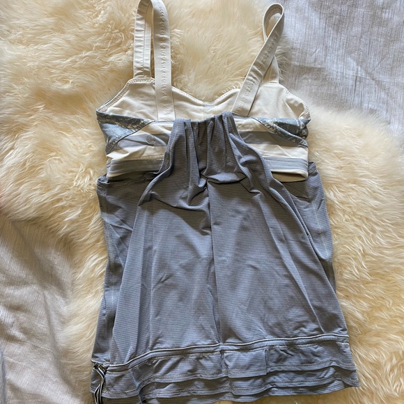 Lululemon Back on Track tank Size 6 - Picture 2 of 3